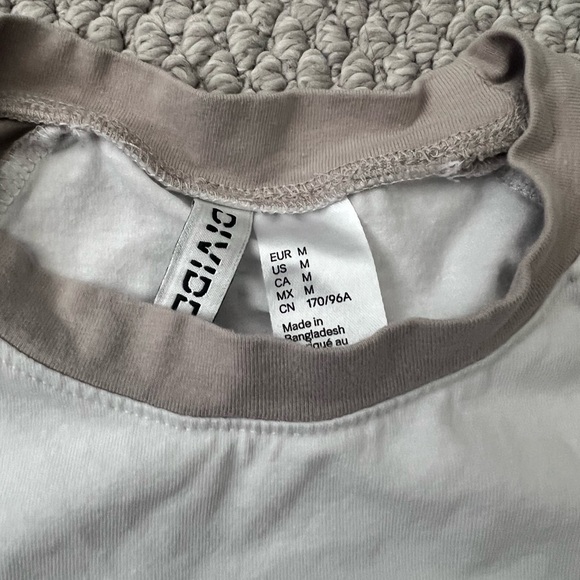 Crop top - Picture 2 of 5